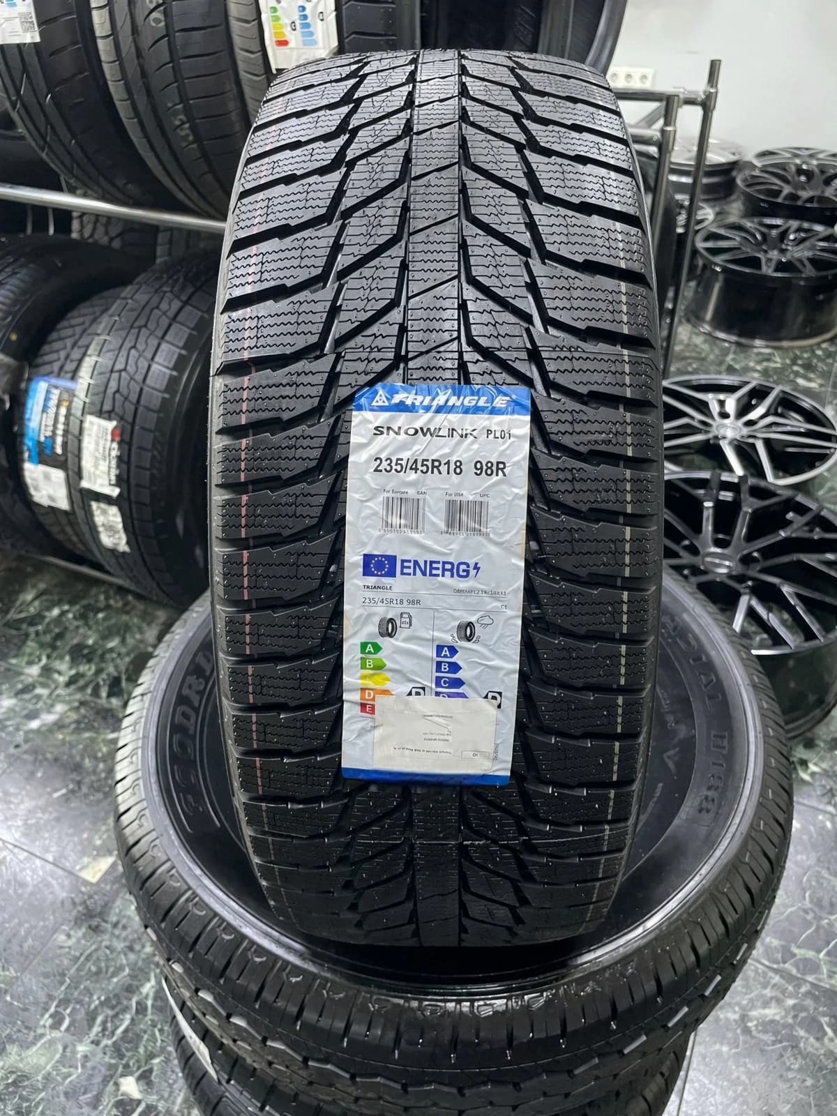 Triangle PL01 235/45 R18 98R